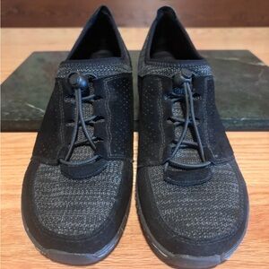 Aetrex Black Slip-On Knit Loafers with Toggle Lace